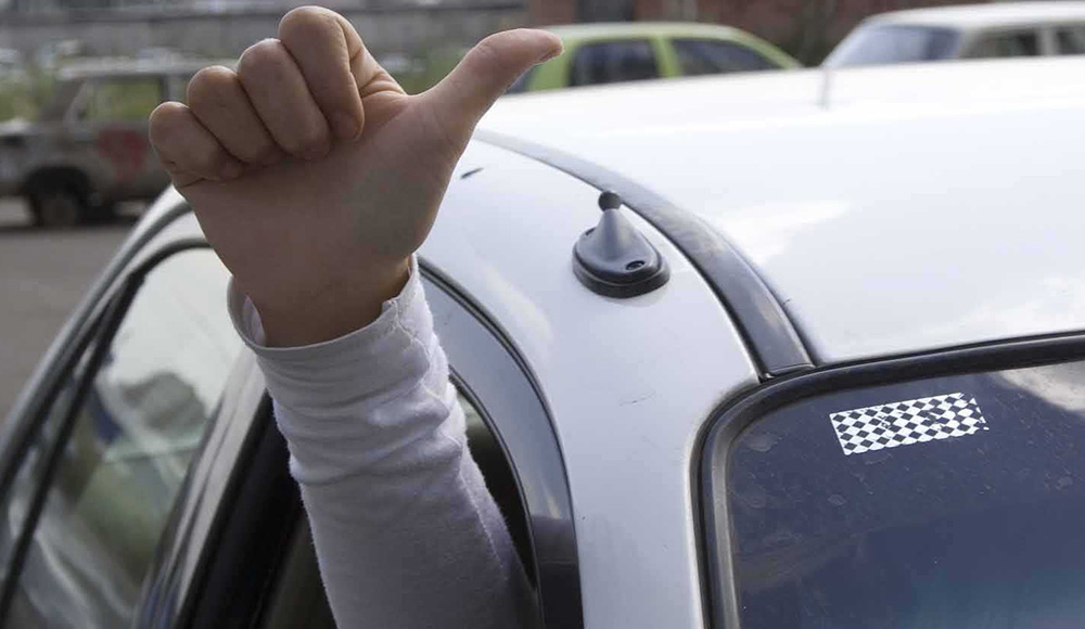 Какие есть условные сигналы и жесты среди водителей