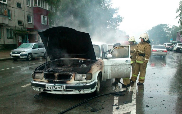 Удар молнии в автомобиль