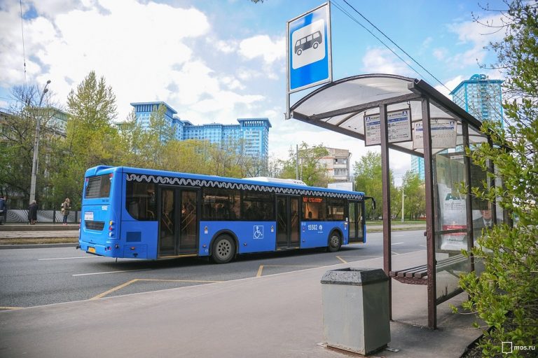 На каких остановках останавливается автобус 50