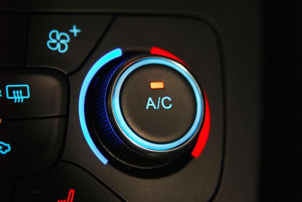Кнопка включения кондиционера в машине